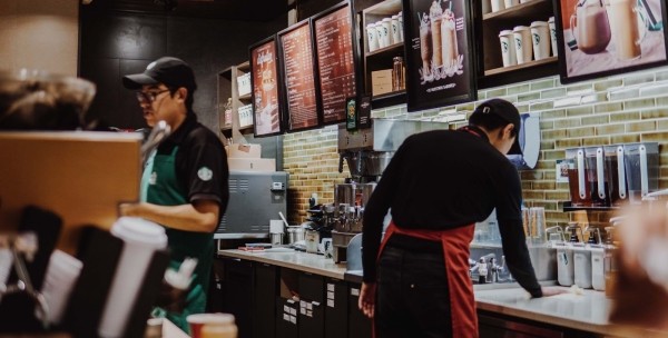 От «Starbucks» до «ВкусВилла»: правила этичного управления репутацией